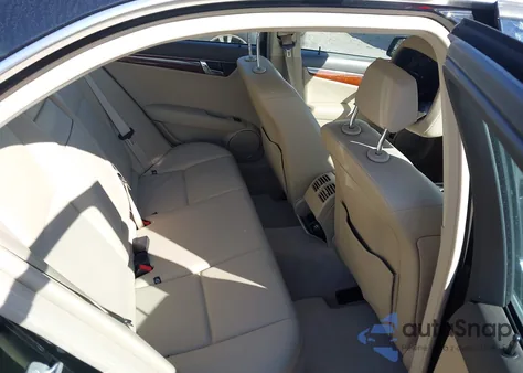 2011 Mercedes-Benz C 300 Luxury 4Matic/Sport 4Matic из США, поврежденный, VIN WDDGF8BB3BR157844